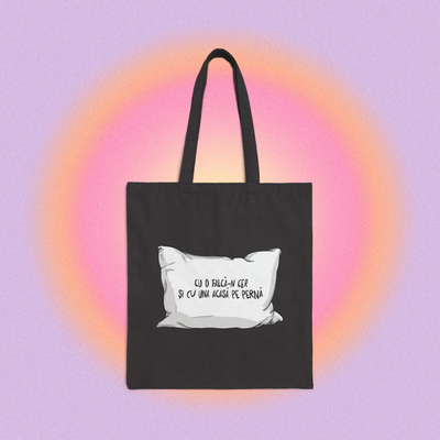 cu o falcă-n cer și cu una acasă pe pernă - Tote Bag